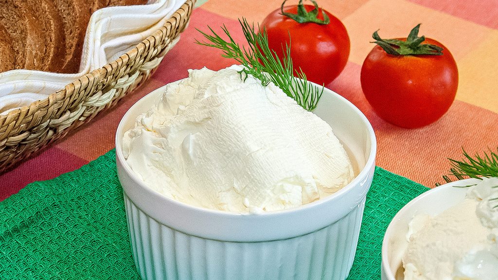 Tento sýr je jednoznačně lepší než mascarpone. Hodí se nejen na cheesecake.