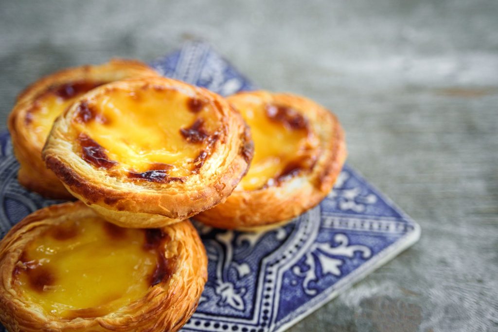 Představujeme pasteis de nata tart xxl s karamelizovaným luxusním pudinkem s chutí portugalských svátků.