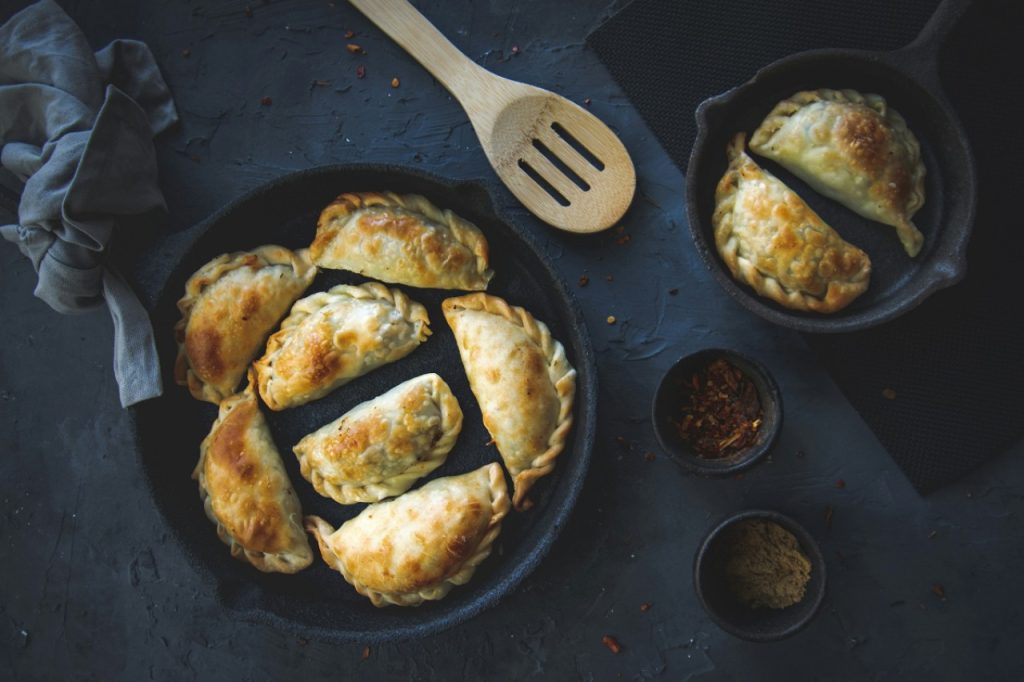 Večeře je rozhodnuta a není nutná žádná dodávka: 4 rychlé a snadné náplně do empanadas nebo košíků