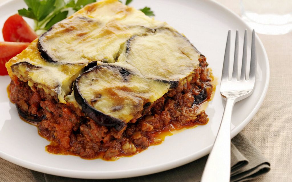 Moussaka je recept na výživné řecké jídlo. Jak uvařit musaku?