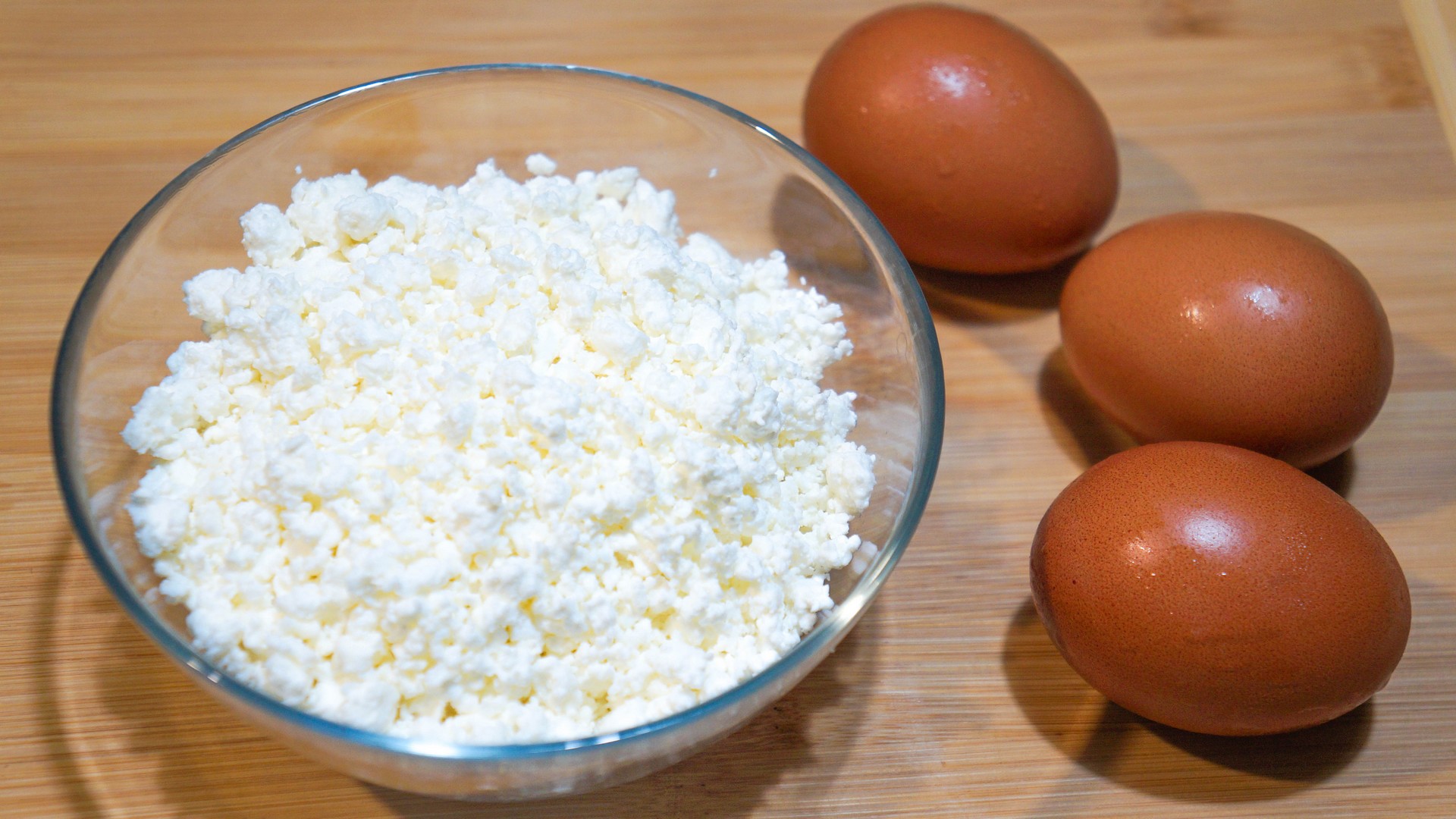 Tvaroh smíchám s těmito ingrediencemi a řízky usmažím. Rodina je vždy nadšená a žádá další.