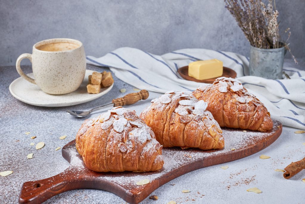 Připravte si vlastní mandlové croissanty s marcipánem: pečení jako v pekárně