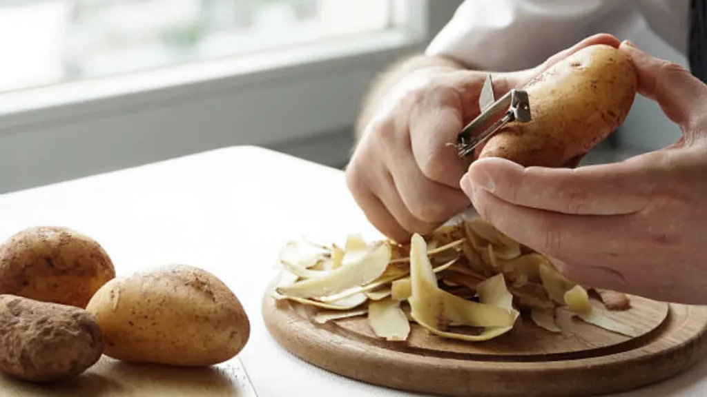 Poklad bramborové slupky: 5 domácích triků, jak využít tuto přírodní ingredienci