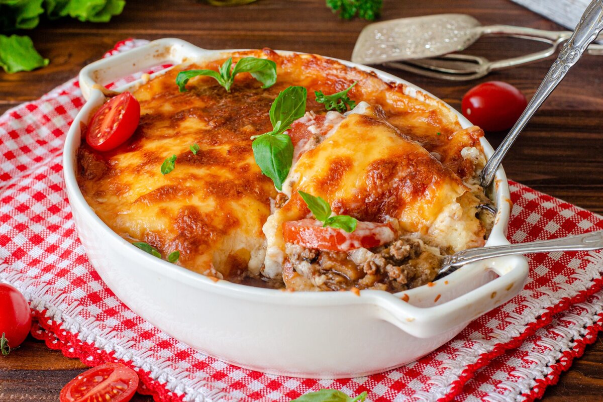 Moussaka je recept na výživné řecké jídlo. Jak uvařit musaku?