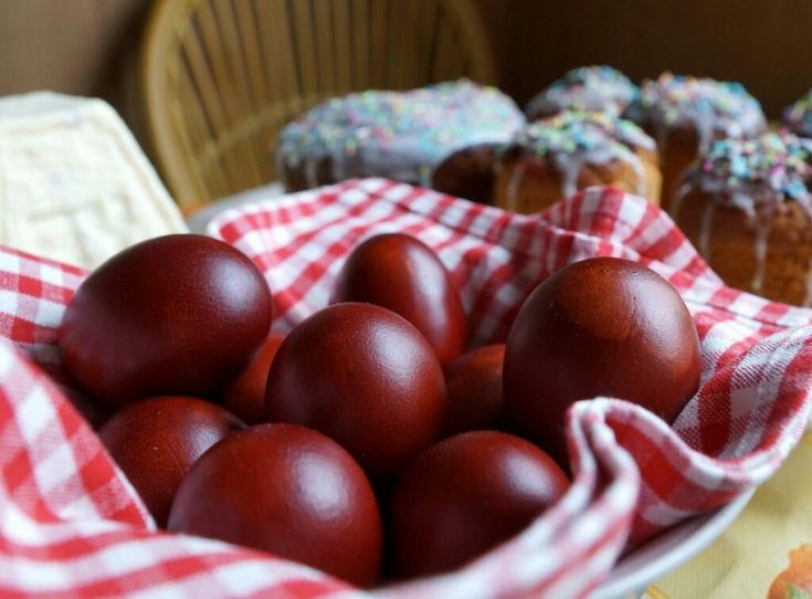 Cibulové slupky nejsou všechno. Tímto kořením barvím velikonoční vajíčka už léta.