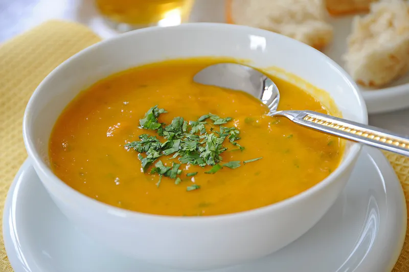 Jednoduchá a levná polévka ze 3 ingrediencí. Působí jako balzám na střeva.