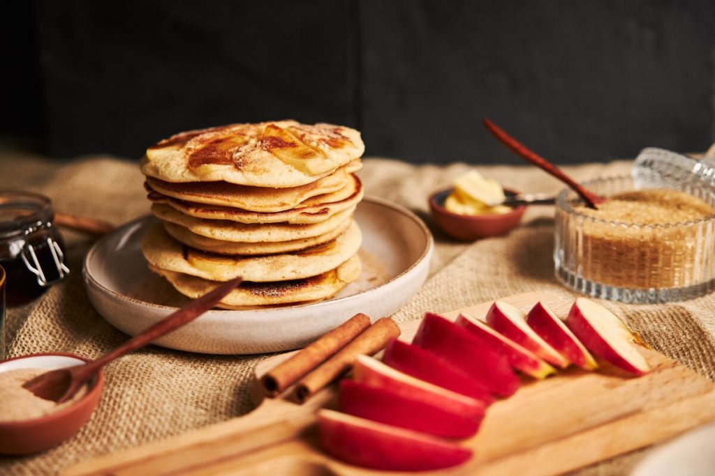 Recept na jablečné palačinky s rumem, rychlý a snadný