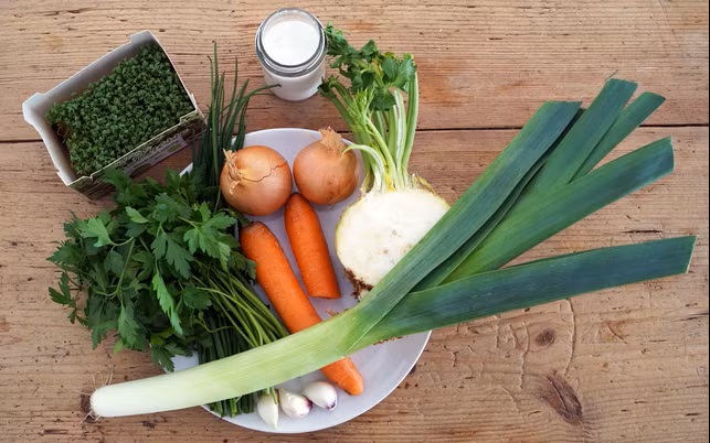 Vyrobte si vlastní zeleninový vývar: jednoduchý recept z čerstvých surovin