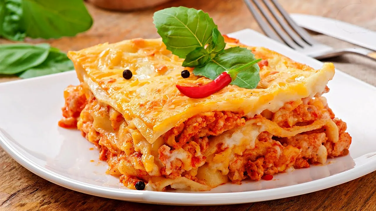 Lasagne jsou jako z kuchyně vaší babičky. Jejich chuť vás okamžitě přenese do bezstarostného dětství.