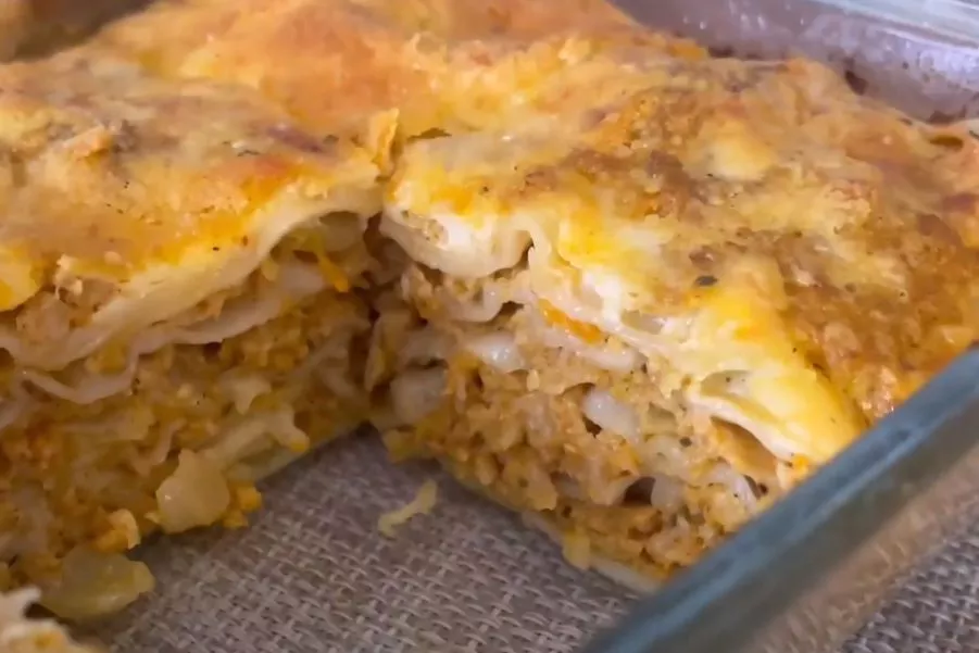 Místo knedlíků používám mleté maso - a za 30 minut je hotová šťavnatá, chutná večeře: je to jako lasagne, ale rychlejší.