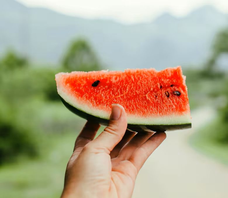 Ovoce, které hydratuje jako voda: jak ho konzumovat a jaké jsou jeho skryté výhody