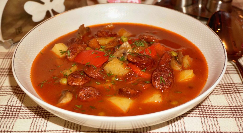 Tato polévka nepotřebuje druhý chod. V regionu se vaří častěji než vývar.